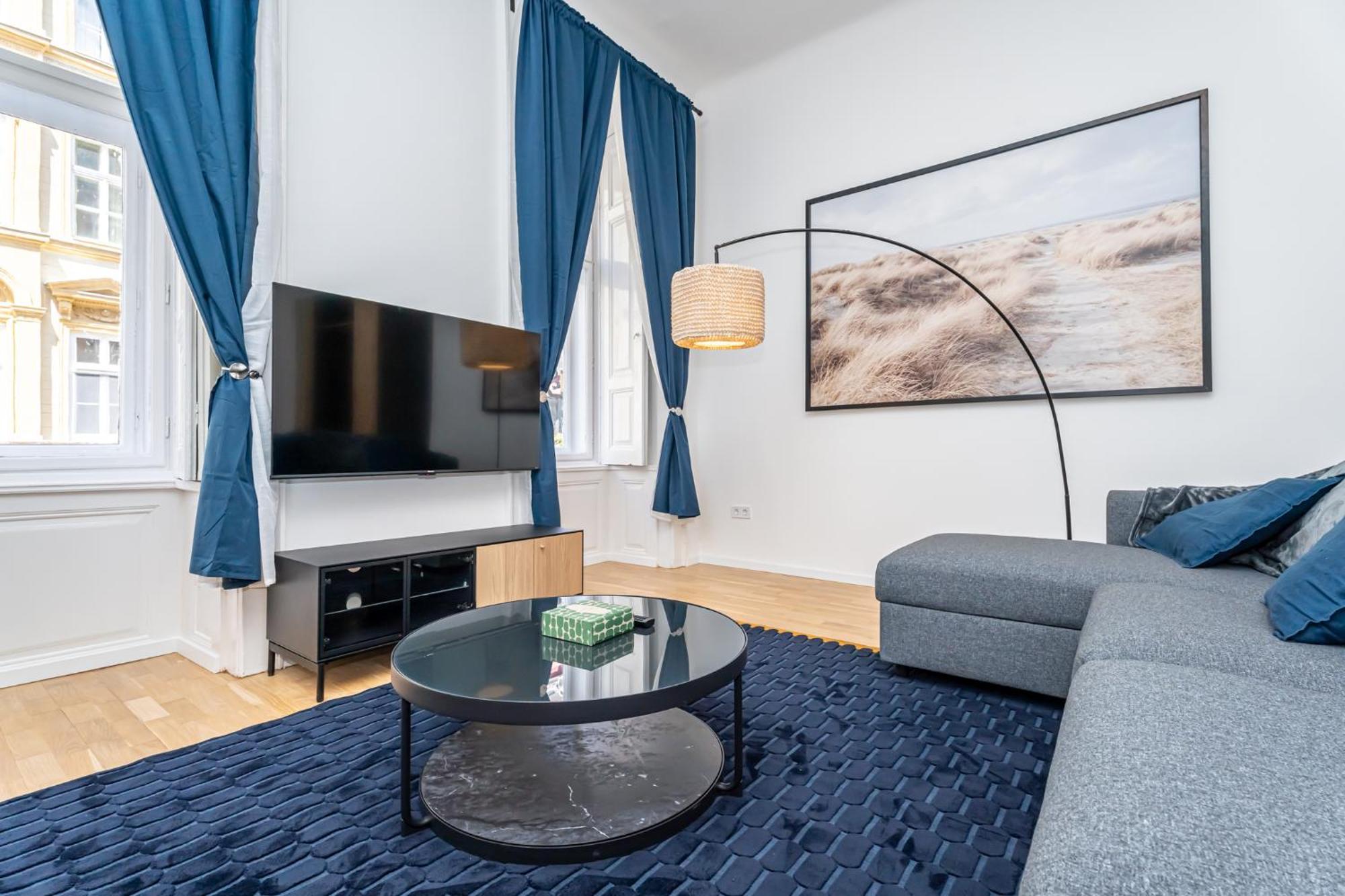 Gozsdu Court Le Noir Apartment