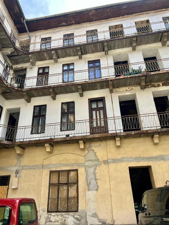 Apartment Gozsdu Court Le Noir