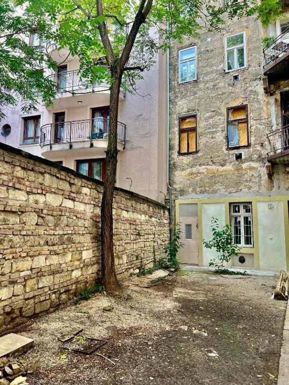 Gozsdu Court Le Noir * Budapest